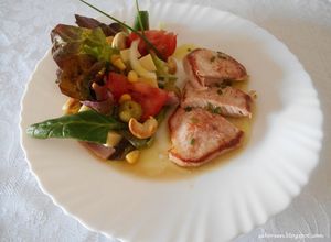 Una foto de Ensalada primavera con hoja de roble