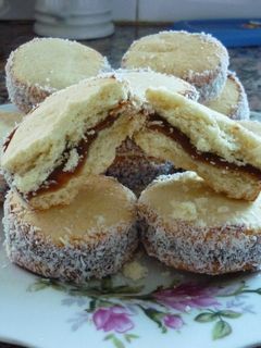 Una foto de Alfajores de maizena con dulce de leche