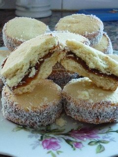 Una foto de Alfajores de maizena con dulce de leche