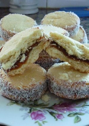 Una foto de Alfajores de maizena con dulce de leche