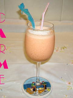 Una foto de Batido de sandia, naranja y coco