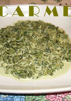 Una foto de Espinacas en salsa roquefort