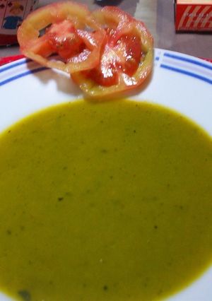 Una foto de Crema de zapallo, apio y zanahoria