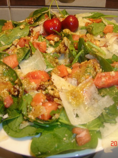 Una foto de Ensalada de espinacas y sandia