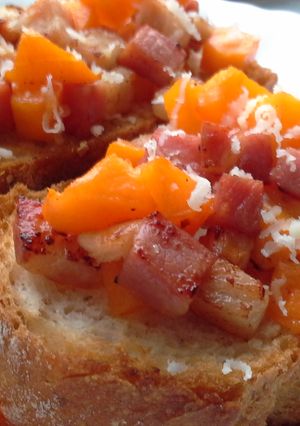 Una foto de Tosta de calabaza y bacon