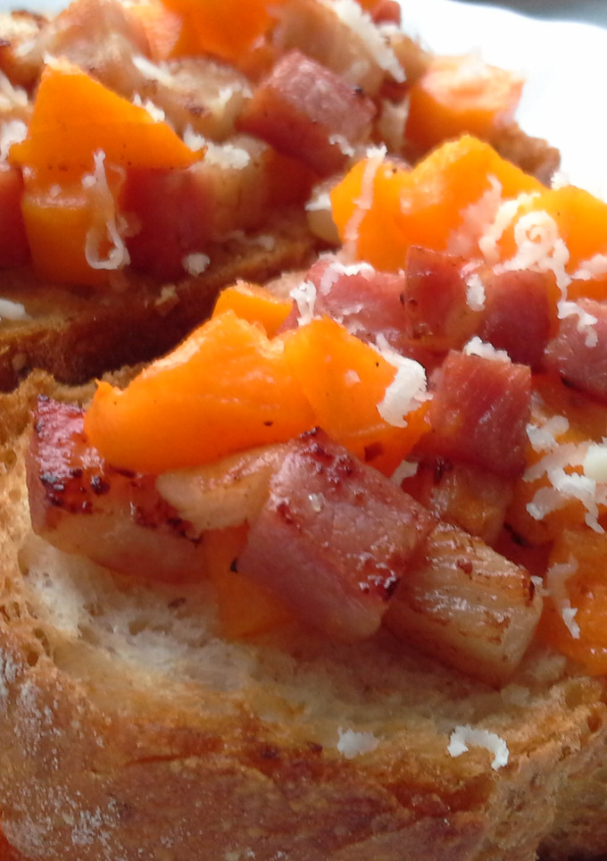 Una foto de Tosta de calabaza y bacon