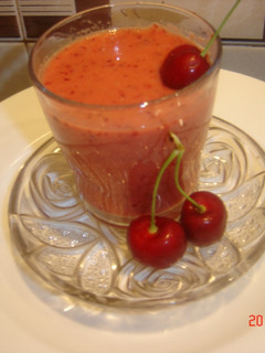 Una foto de Chupito o gazpacho de cerezas Arzak