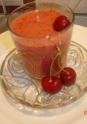 Una foto de Chupito o gazpacho de cerezas Arzak