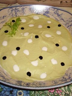 Una foto de Crema de lechuga y aguacate