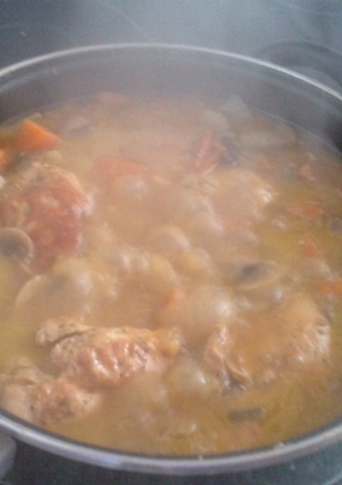 Una foto de Pollo en salsa con verduritas