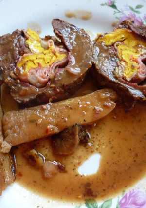 Una foto de Carne rellena con omelette y tomates