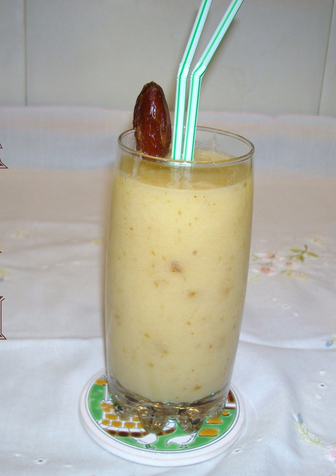 Una foto de Batido de pera, manzana y dátiles