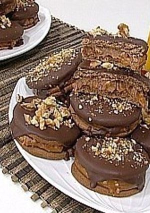 Una foto de Alfajores diferentes de chocolate