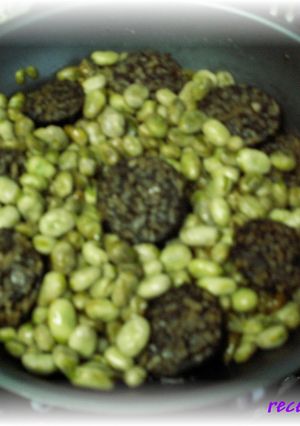 Una foto de Habas con morcilla