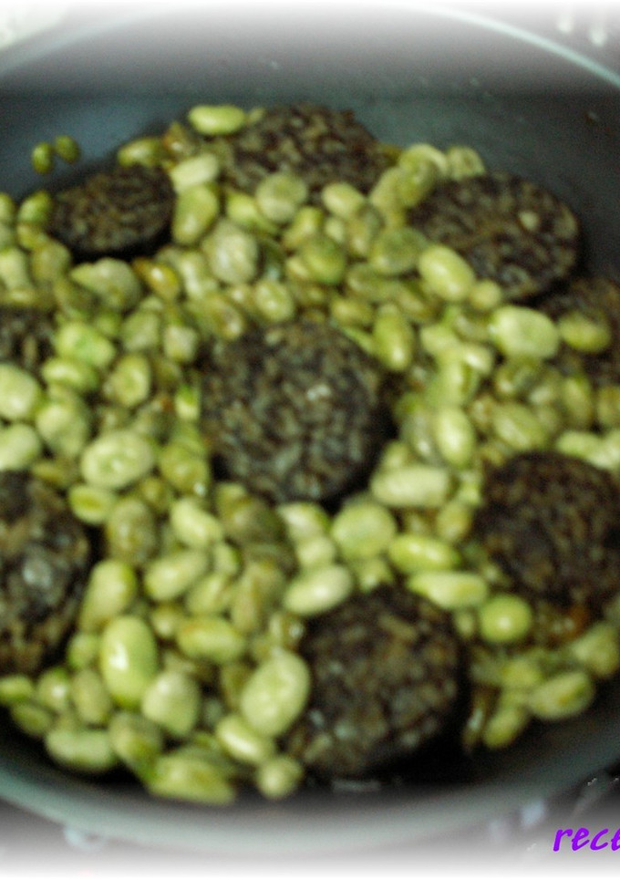 Una foto de Habas con morcilla