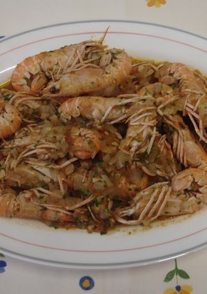 A picture of Langoustines with Sauce.