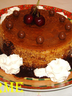 Una foto de Flan de huevo con dulce de leche y chocolate
