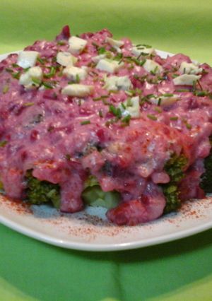 Una foto de Brocoli con bechamel rosada y queso azul