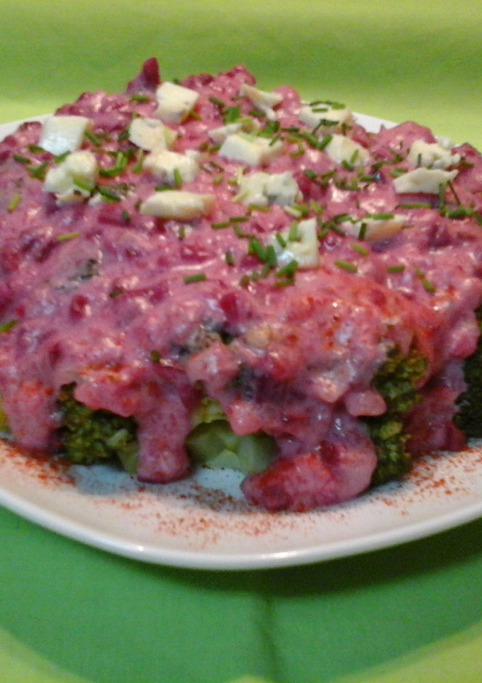 Una foto de Brocoli con bechamel rosada y queso azul