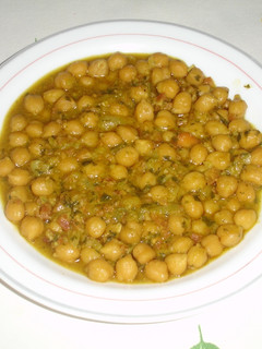 Una foto de Garbanzos con salsa