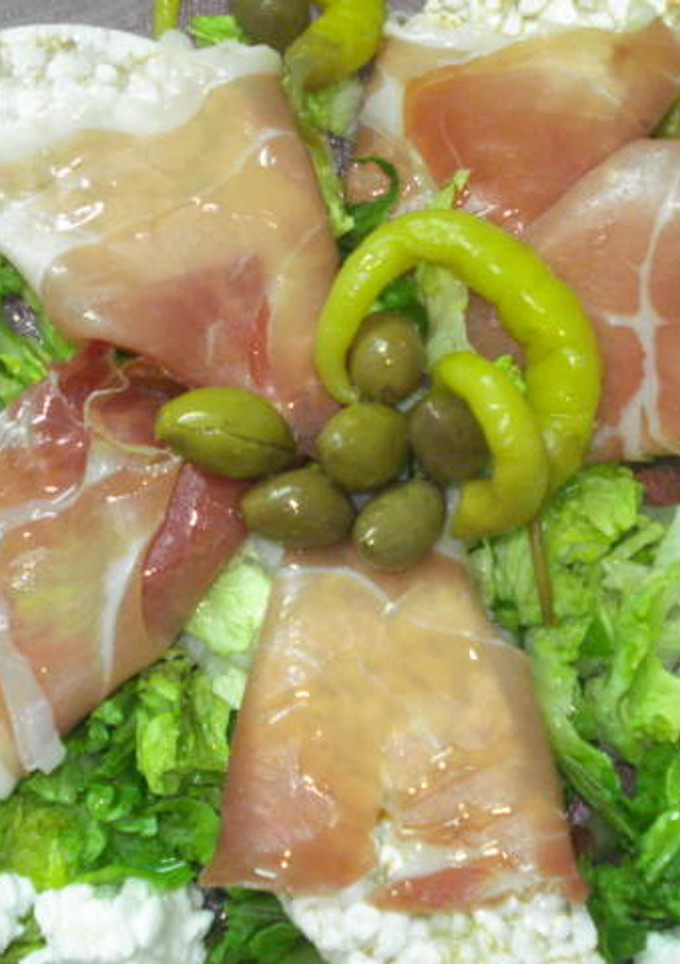 Una foto de Ensalada con tortitas de arroz