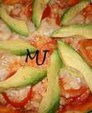 Pizza de atún con aguacate