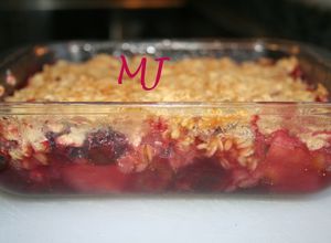 Una foto de Apple cherry crumble (Manzanas y cerezas crumble)