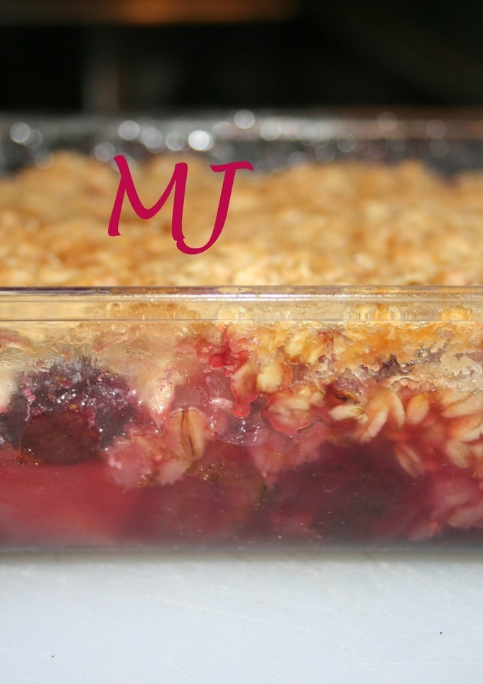 Una foto de Apple cherry crumble (Manzanas y cerezas crumble)