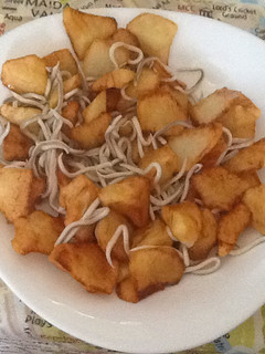 Una foto de Bravas con gulas