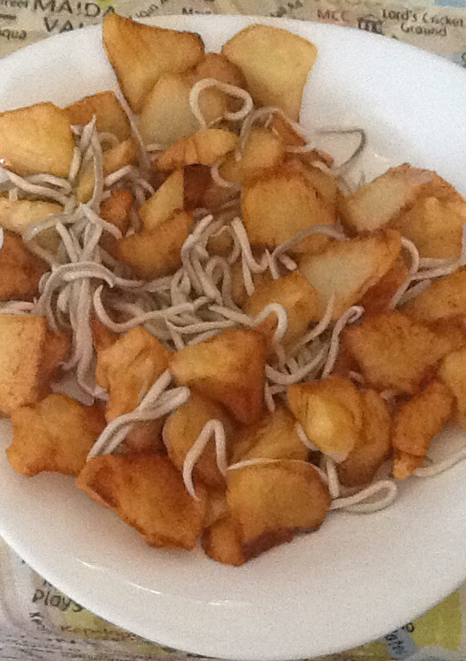 Una foto de Bravas con gulas