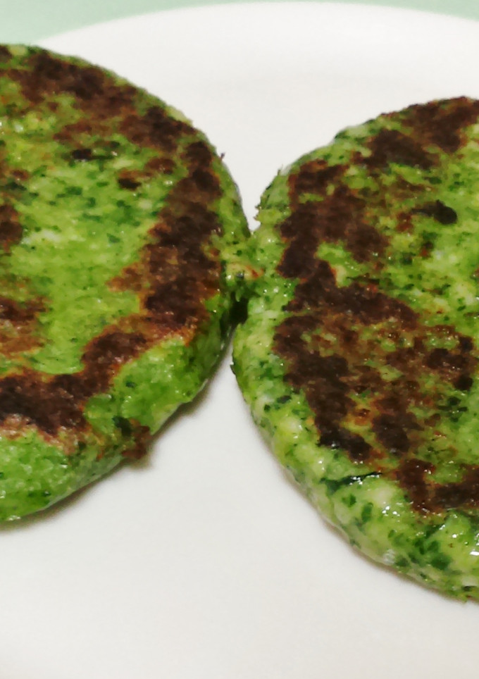 Una foto de Hamburguesas verdes (de espinacas y pollo)
