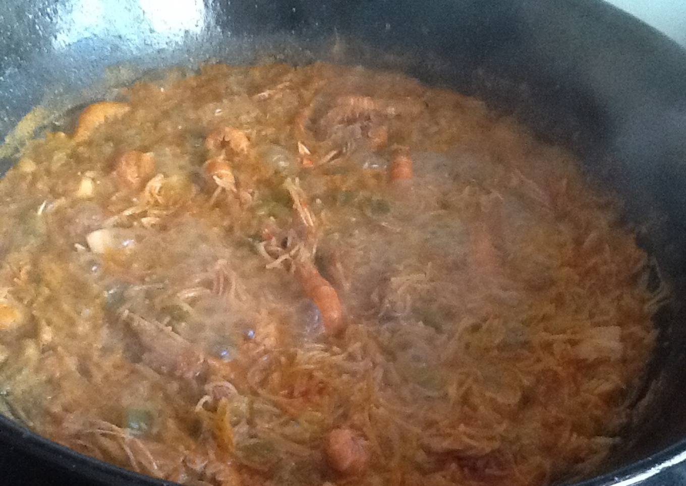 Fideuà de calamares y cigalas