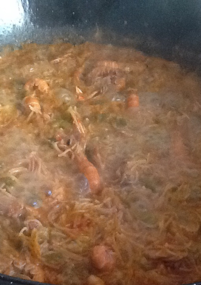 Una foto de Fideuà de calamares y cigalas