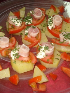 Una foto de Ensalada con salsa alioli
