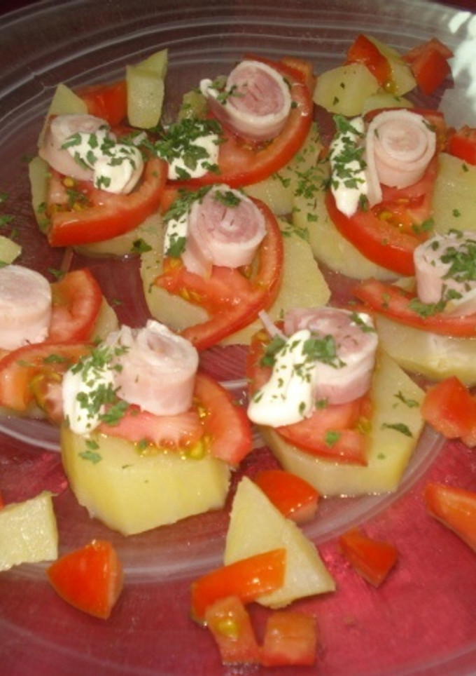 Una foto de Ensalada con salsa alioli