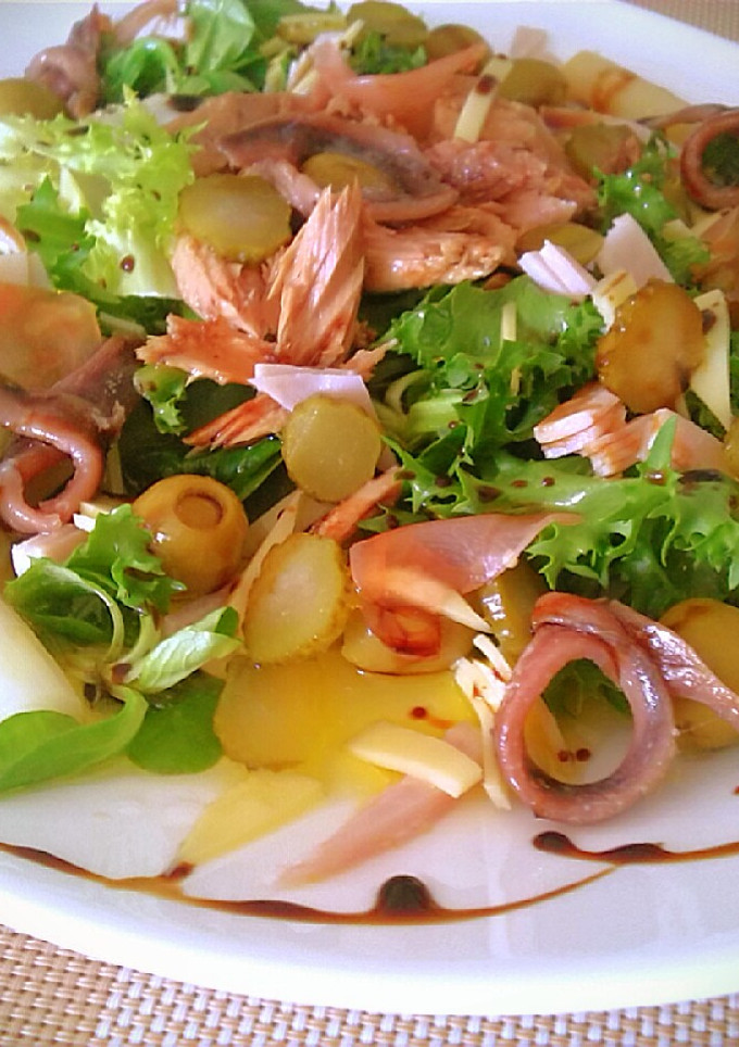 Una foto de Ensalada de melva con anchoas