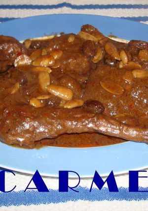 Una foto de Conejo con frutos secos en salsa