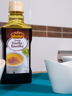 Una foto de Frosting de nocilla blanca para cupcakes y tartas fondant