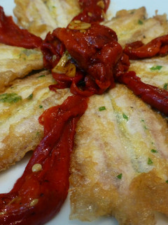 Una foto de Anchoas del cantábrico, con pimientos del piquillo