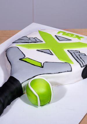 Una foto de Tarta fondant pala de padel
