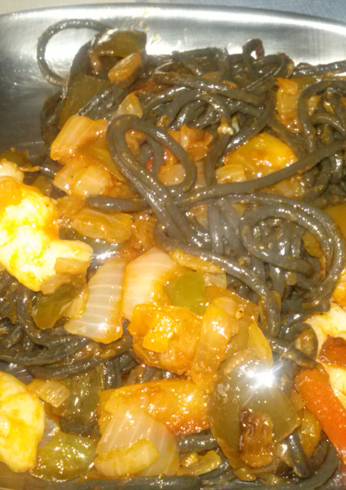 Una foto de Spaghettis du seppia con sofrito