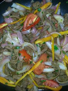 Una foto de Lomo saltado 