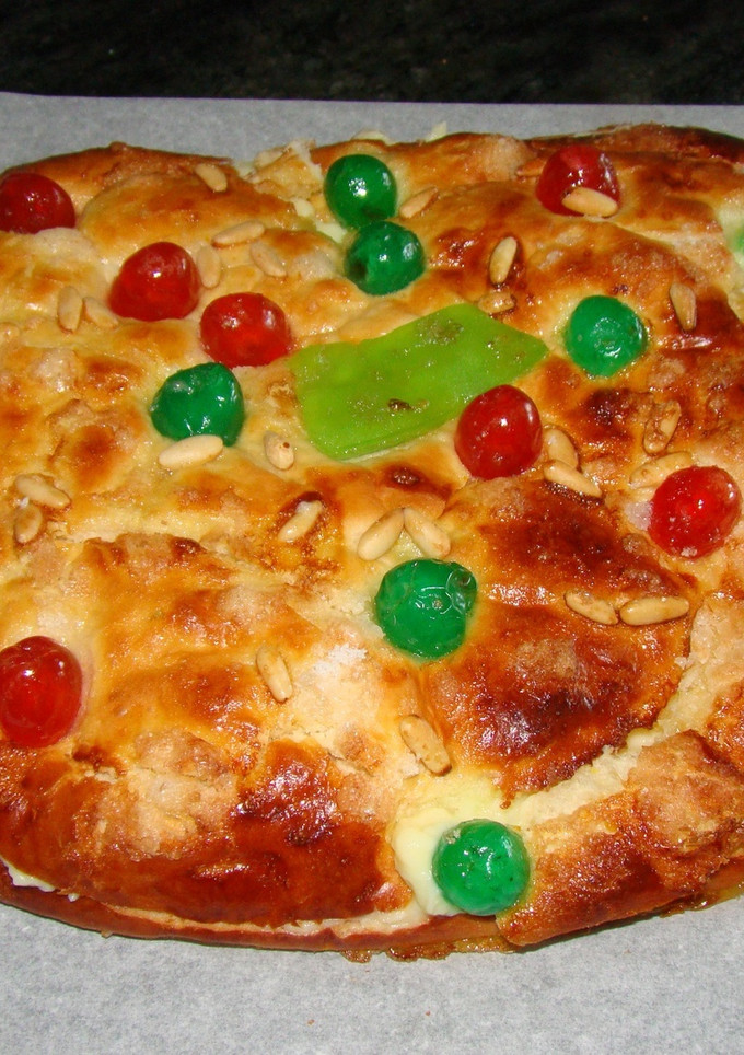 Una foto de Coca de San Juan con mazapán
