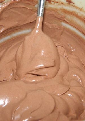 Una foto de Relleno y cobertura cremosa de chocolate para tortas