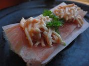 Una foto de pinchos con fiambre