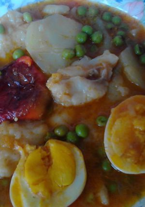 Una foto de Guiso casero de moyas de bacalao con huevo duro