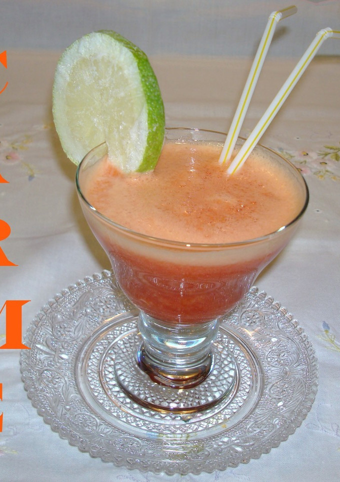 Una foto de Batido de naranja y cerezas