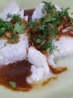 Una foto de Bacalao con ajitos, aliño y hierbas frescas
