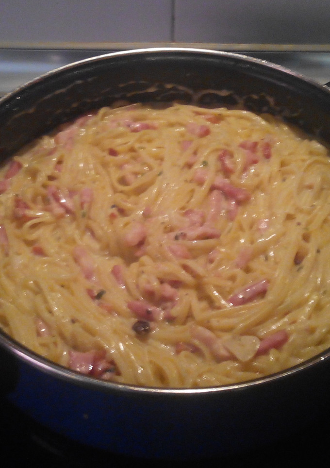 Una foto de Coditos carbonara al ajillo