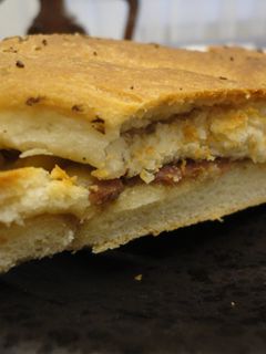 Una foto de Fougasse de anchoas y piñones